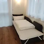 Doppel-zweibettzimmer Mit Kueche Und Grossem Wintergarten Lejlighed Reutlingen