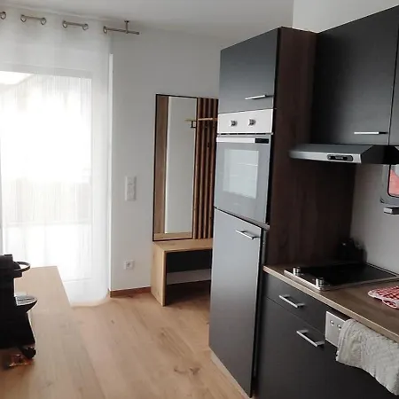 Appartement Doppel-zweibettzimmer Mit Kueche Und Grossem Wintergarten