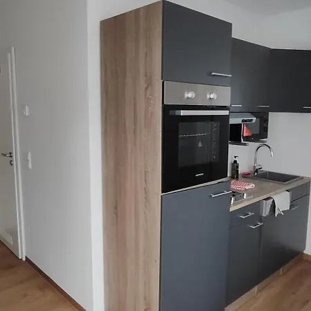 Doppel-zweibettzimmer Mit Kueche Und Grossem Wintergarten