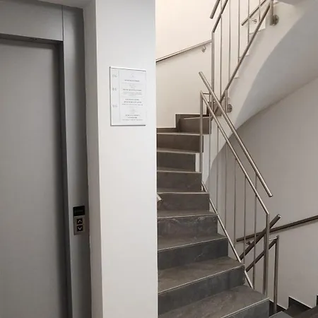Doppel-zweibettzimmer Mit Kueche Und Grossem Wintergarten Appartement